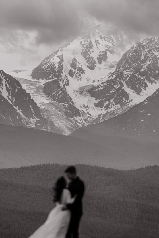 თოვლისფერი